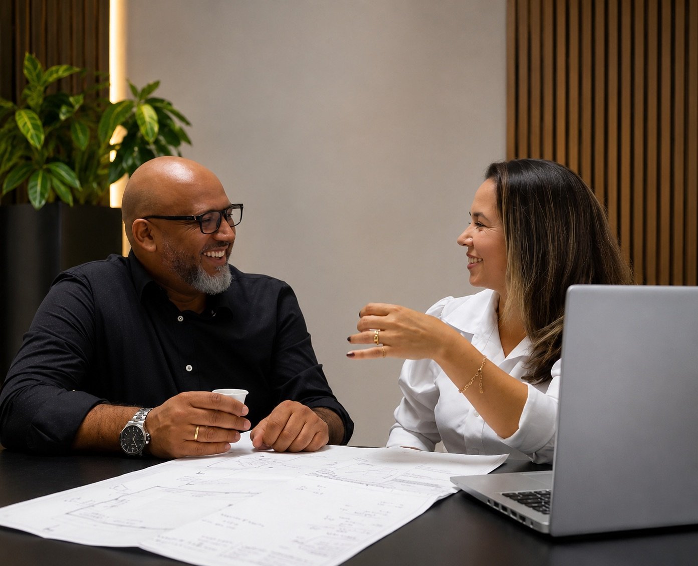 Atendimento técnico da Help Solution em mesa de documentação